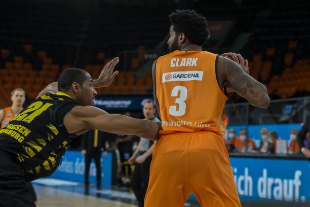 总冠军中锋 总冠军中锋