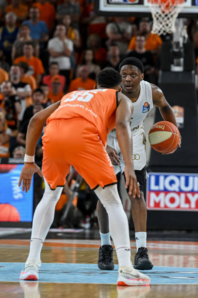 展现出了明 展现出了明