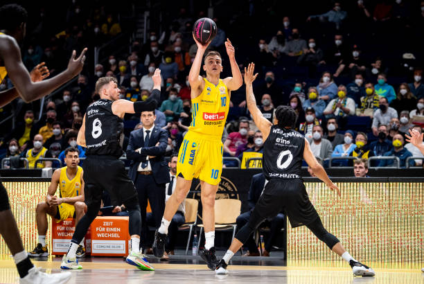 特别是在加 特别是在加